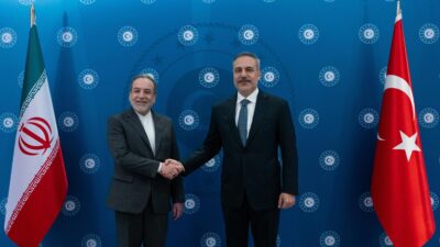 Hakan Fidan ve Abbas Arakçi İstanbul’da Bir Araya Geldi: “Bölgesel Gerilim İçin Nükleer Müzakereler Hayati Önemde” Dışişleri Bakanı Hakan Fidan, İranlı mevkidaşı Abbas Arakçi ile İstanbul’da
