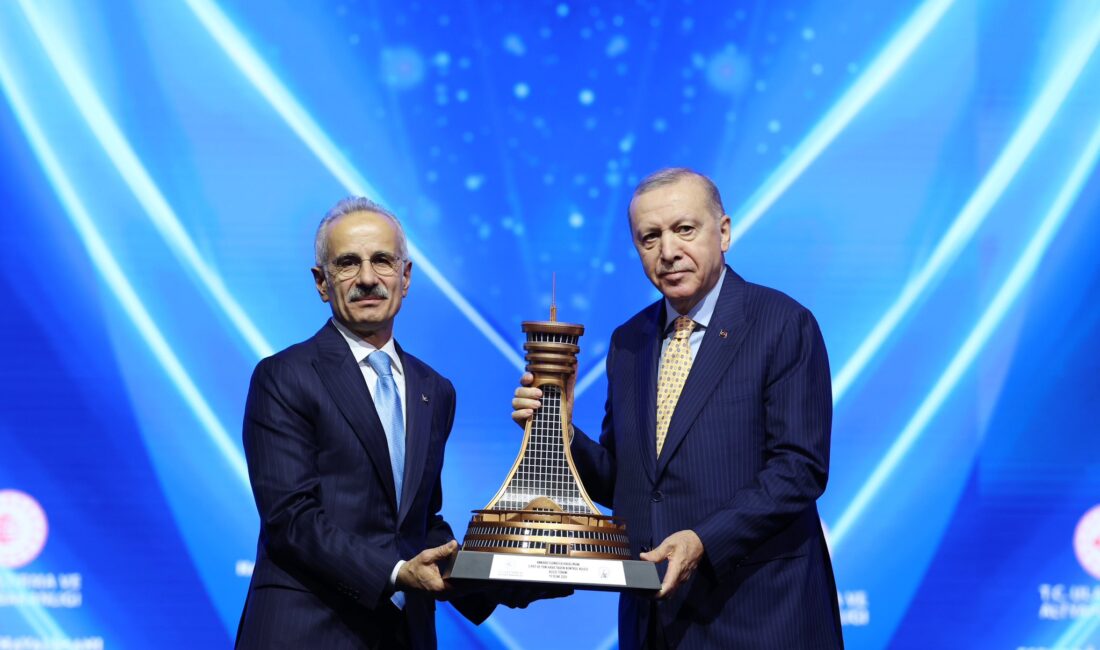 Cumhurbaşkanı Recep Tayyip Erdoğan, Ankara Esenboğa Havalimanı’nda yapımı tamamlanan 3’üncü