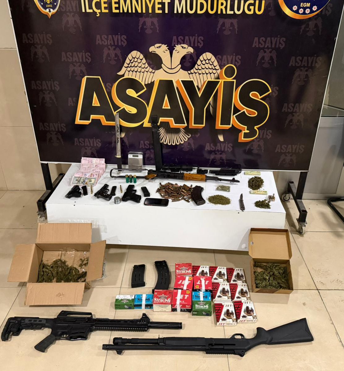 Hatay’ın Samandağ ilçesinde bir konteynerde başından tabancayla vurulmuş halde bulunan