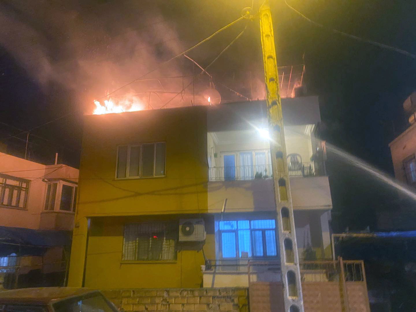 Müstakil Evin Terasında Çıkan Yangın Paniğe Neden Oldu Hatay’ın Payas