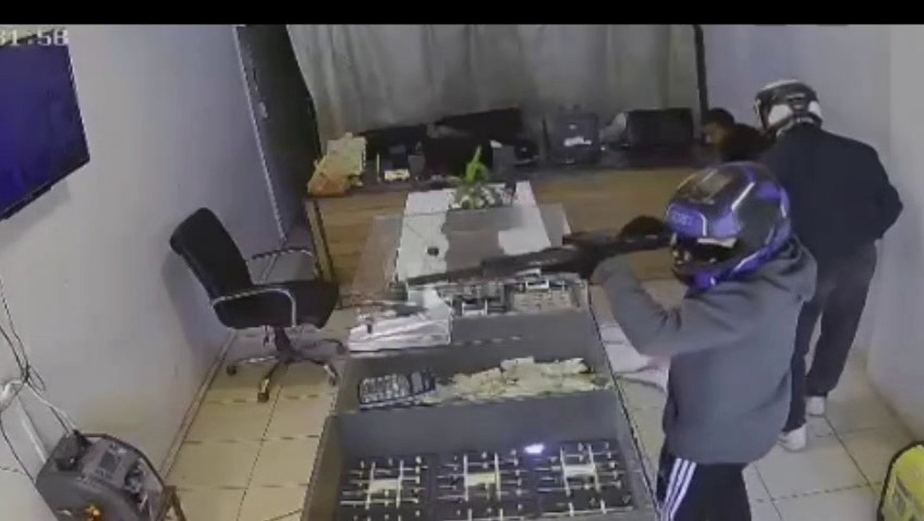 Kırıkhan’da Film Sahnelerini Aratmayan Soygun; O Anlar Güvenlik Kamerasına Yansıdı