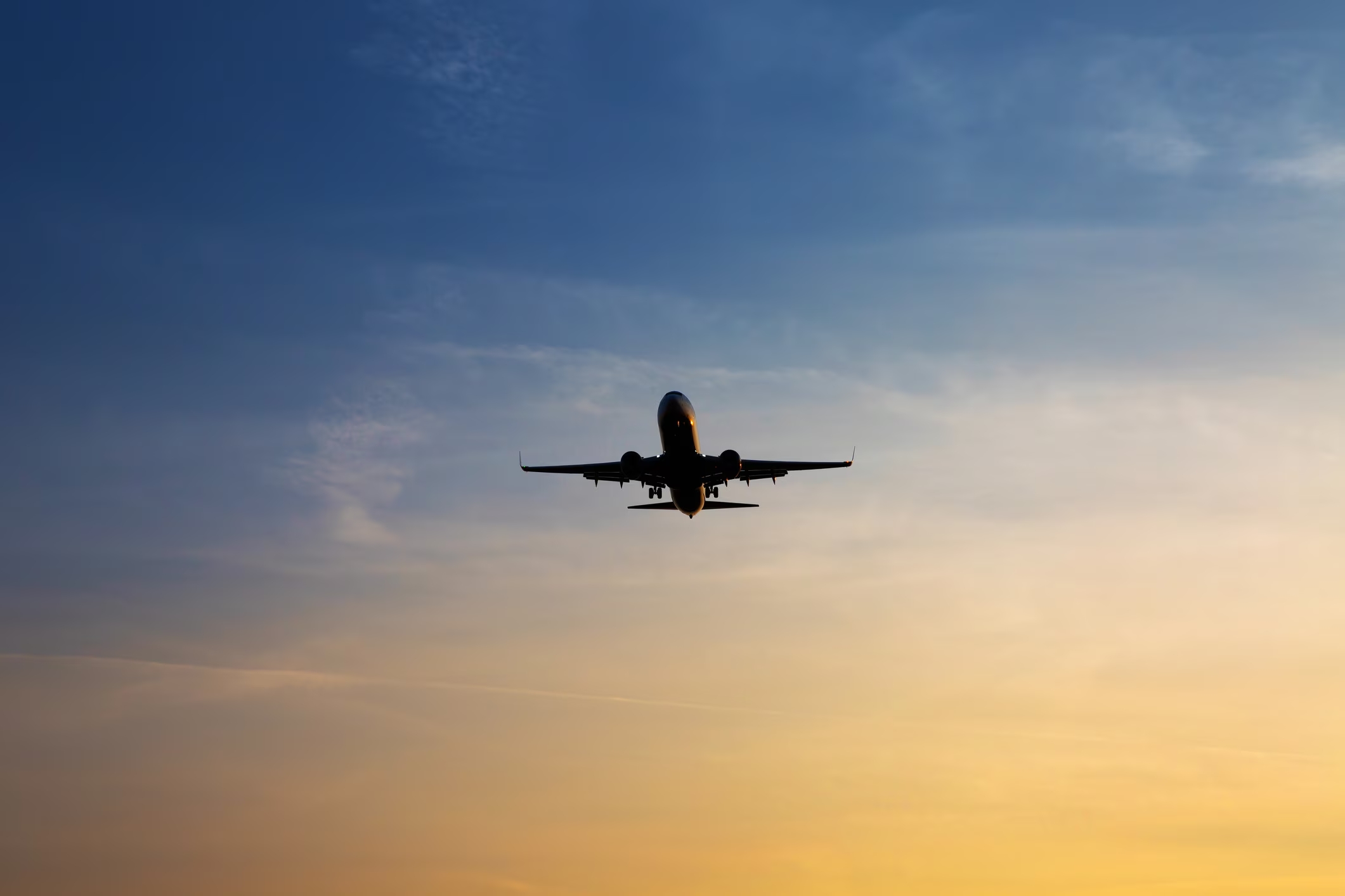 Yoğun Kar Yağışı Amsterdam’da Hava Ulaşımını Felç Etti, 7 Bölge