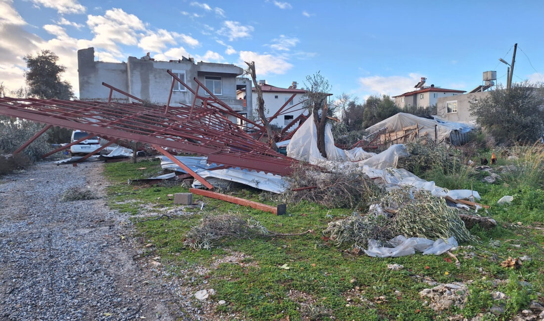 Antalya’nın Manavgat ilçesinde meydana gelen hortumun neden olduğu yıkım, günün