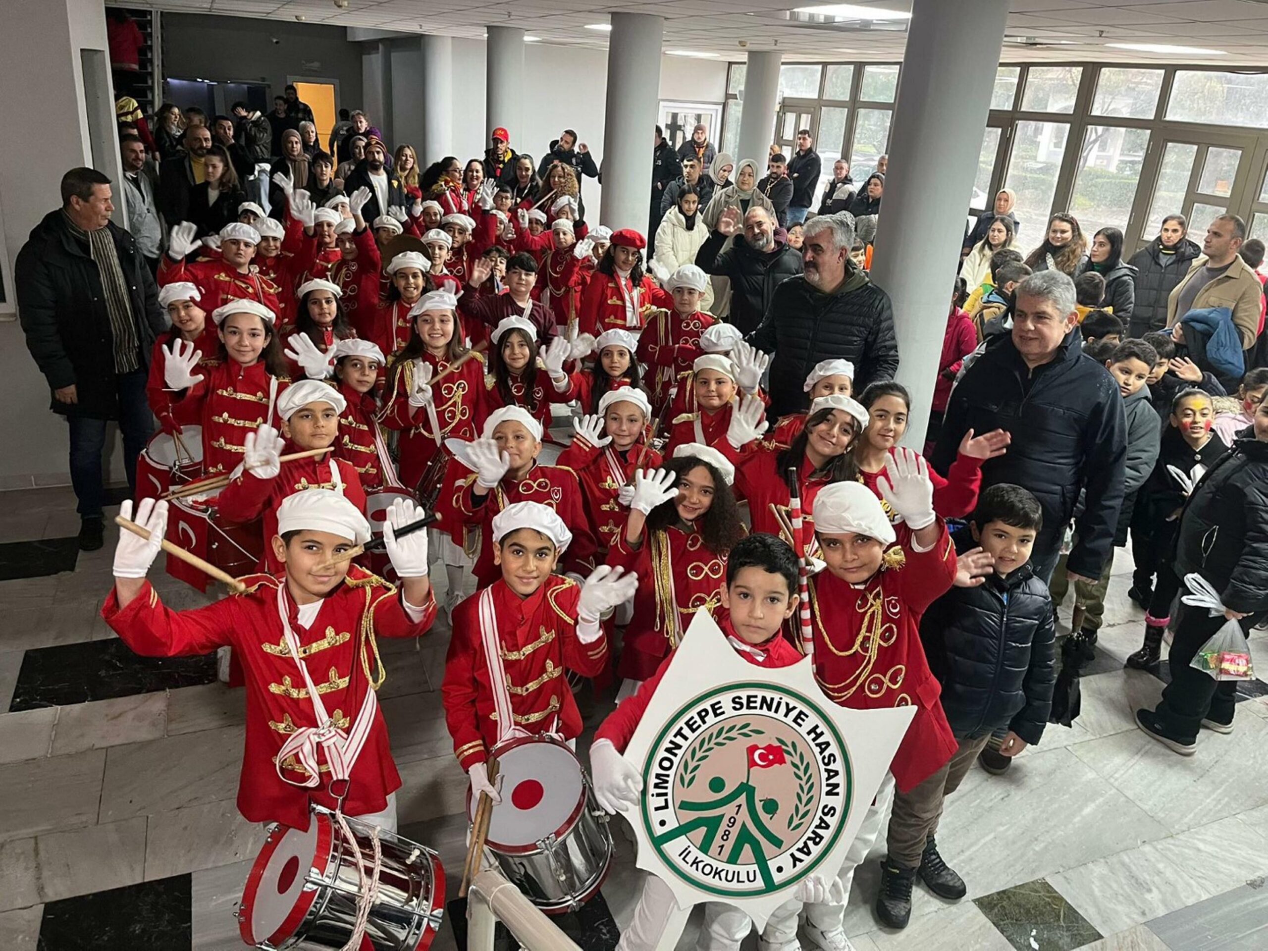İzmir’in Limontepe semtindeki Seniye Hasan Saray İlkokulu’nda kurulan 42 kişilik