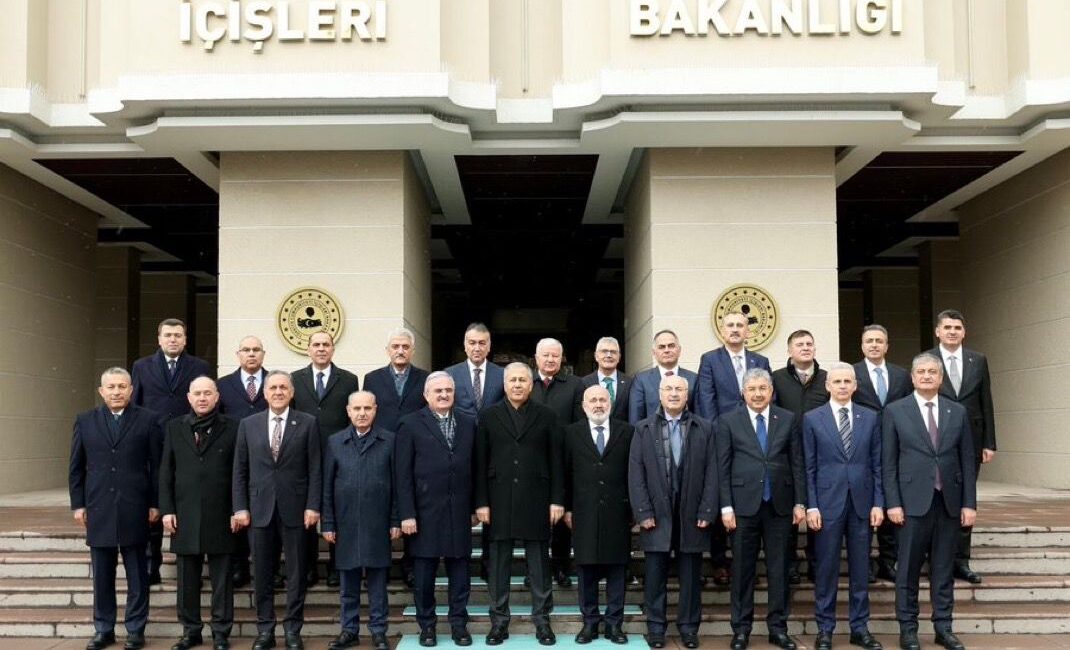 İçişleri Bakanı Ali Yerlikaya, yeni atanan ve görev yerleri değişen