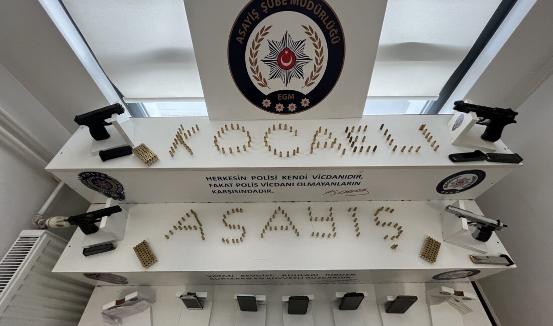 Kocaeli’de polis ekipleri, bir doktor ve bir iş insanına yönelik