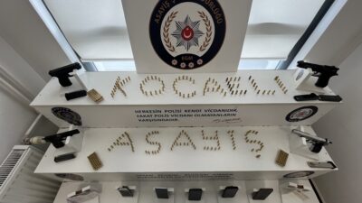 Kocaeli’de polis ekipleri, bir doktor ve bir iş insanına yönelik