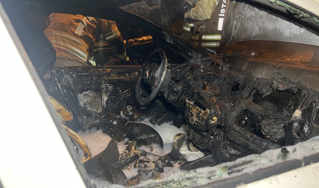 Beşiktaş’ta gece saatlerinde park halindeki bir otomobilde başlayan yangın, kısa