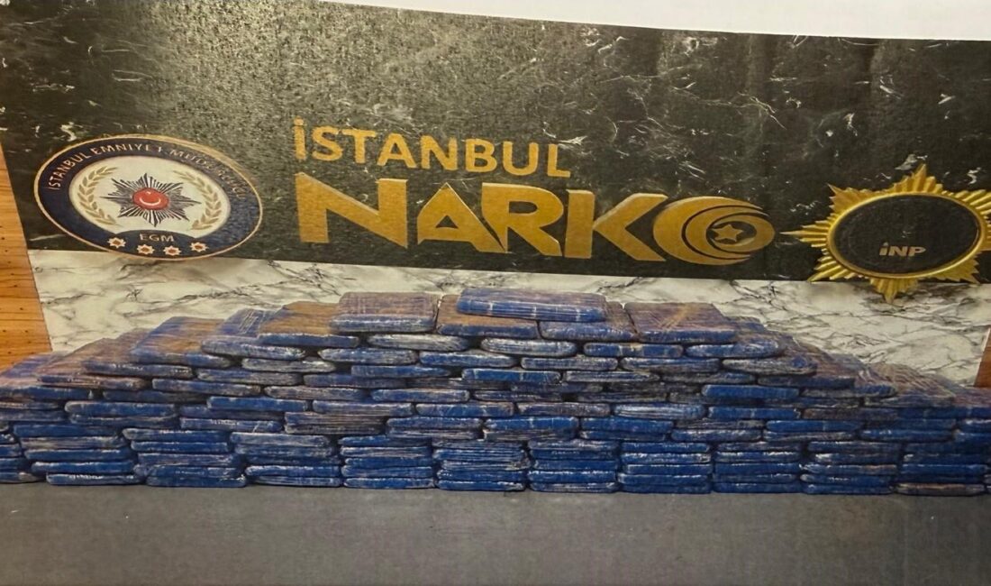 İstanbul Beylikdüzü’nde polisin gerçekleştirdiği operasyonda durdurulan bir araçta 88 kilogram