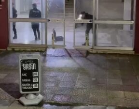  Esenyurt’ta bir iş hanının önüne taksiyle gelen şüpheli, iş yerine