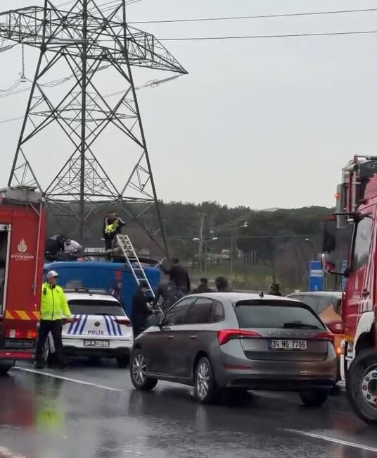 İstanbul Kağıthane’de İl Jandarma Komutanlığı’na ait mahkûm nakil aracının devrilmesi