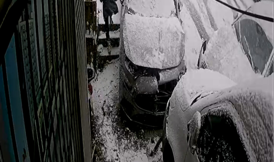 Yokuş Aşağı Kayan Araç 5 Otomobile Çarparak Durabildi, Bir Çocuk