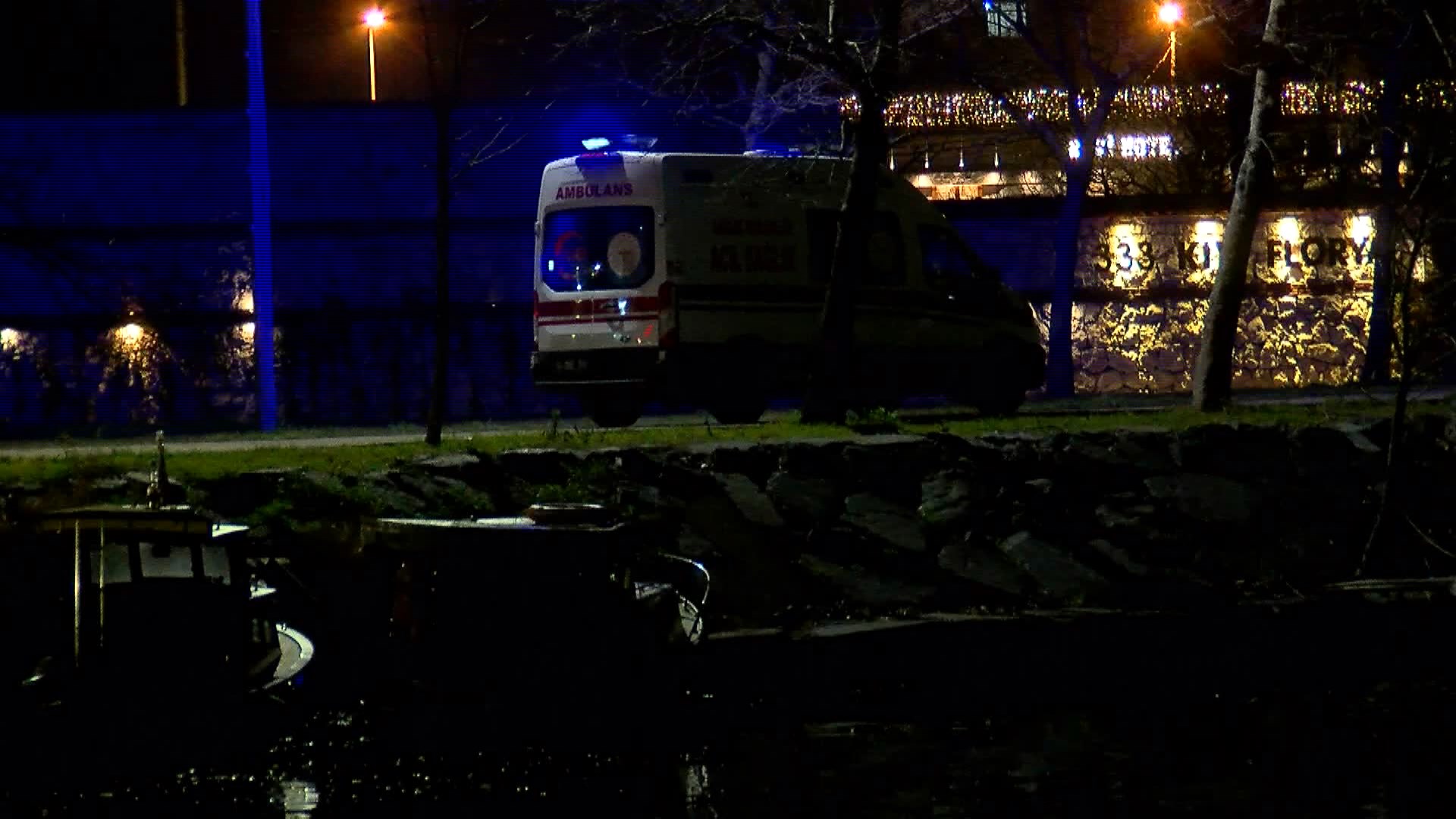 İstanbul Küçükçekmece’deki Menekşe Sahili’nde iskeleye bağlı bulunan bir teknede çıkan