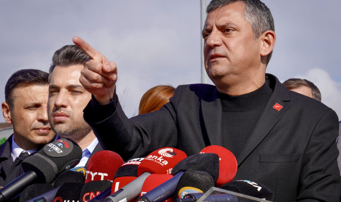 Cumhuriyet Halk Partisi (CHP) Genel Başkanı Özgür Özel, belediye başkanlarına