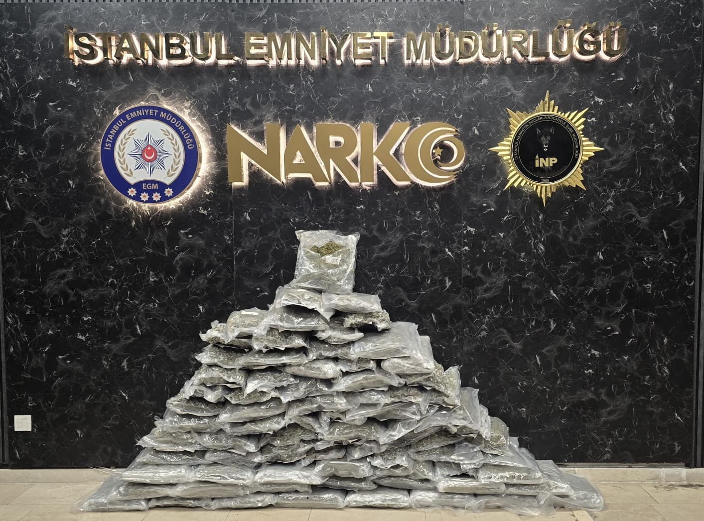 İstanbul Emniyet Müdürlüğü ekiplerinin Sancaktepe’de düzenlediği uyuşturucu operasyonunda, piyasaya sürülmeye