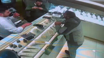 Sarıyer’de bir kuyumcuyu sahte altın kolyeyle 112 bin lira dolandıran