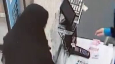 İSTANBUL – Sultangazi’de bir markete müşteri olarak gelen kadın, market