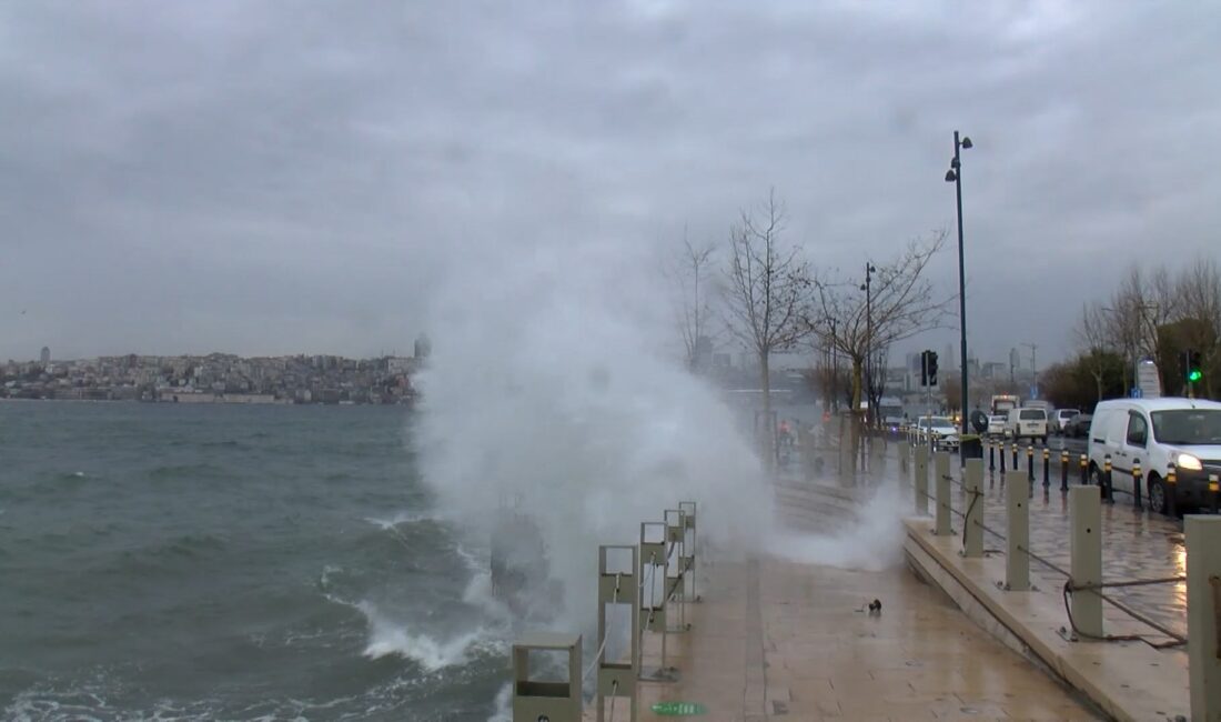 İSTANBUL – Kent genelinde etkili olan lodos, yerini şiddetli fırtına