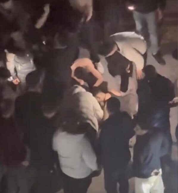 İstanbul Zeytinburnu’nda iki grup arasında çıkan bıçaklı kavgada bir kişi