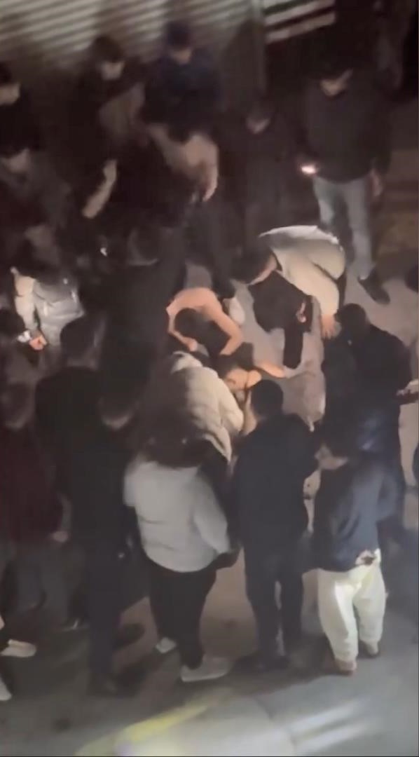 İstanbul Zeytinburnu’nda iki grup arasında çıkan bıçaklı kavgada bir kişi