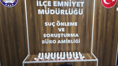 İzmir’in Gaziemir ilçesinde polis ekipleri tarafından bir eve düzenlenen operasyonda,