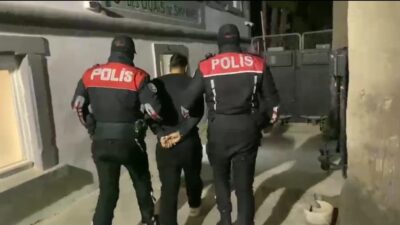 İzmir’de polis ekiplerinin gerçekleştirdiği denetimler sırasında durdurulan İ.G. isimli şahsın,