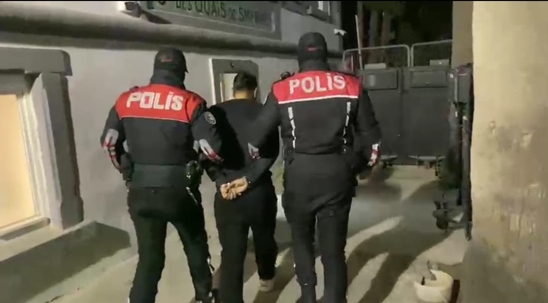 İzmir’de polis ekiplerinin gerçekleştirdiği denetimler sırasında durdurulan İ.G. isimli şahsın,