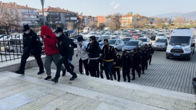 İzmir’in Ödemiş ilçesinde, “fuhşa aracılık ve yer temin etme” suçuna
