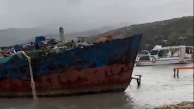İzmir’in Urla ilçesindeki Demircili Sahili’nde izinsiz gemi sökümü yapıldığı tespit