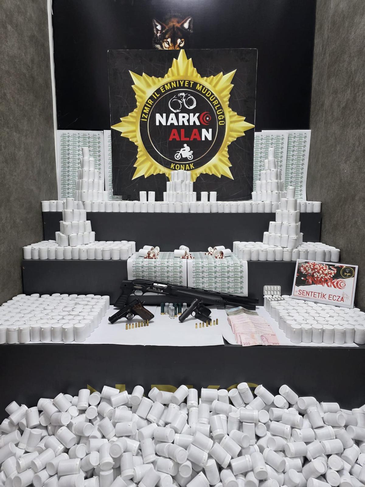 İzmir’in Konak ilçesinde polis ekipleri tarafından düzenlenen operasyonda, piyasaya sürülmeye