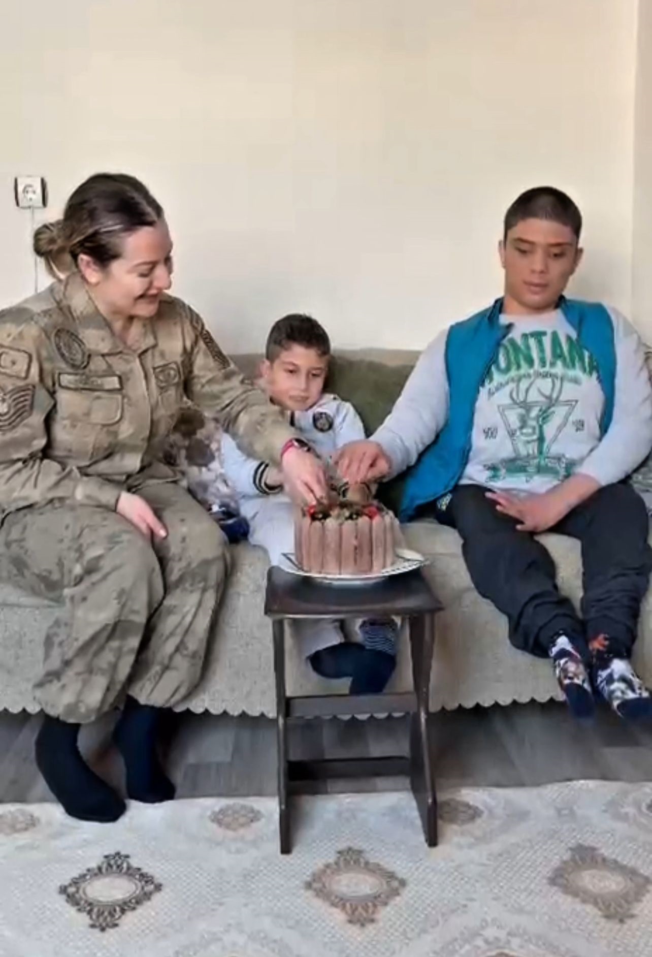 Hakkari İl Jandarma Komutanlığı personeli, bedensel engelli Doğanay Karakurt’un 10’uncu