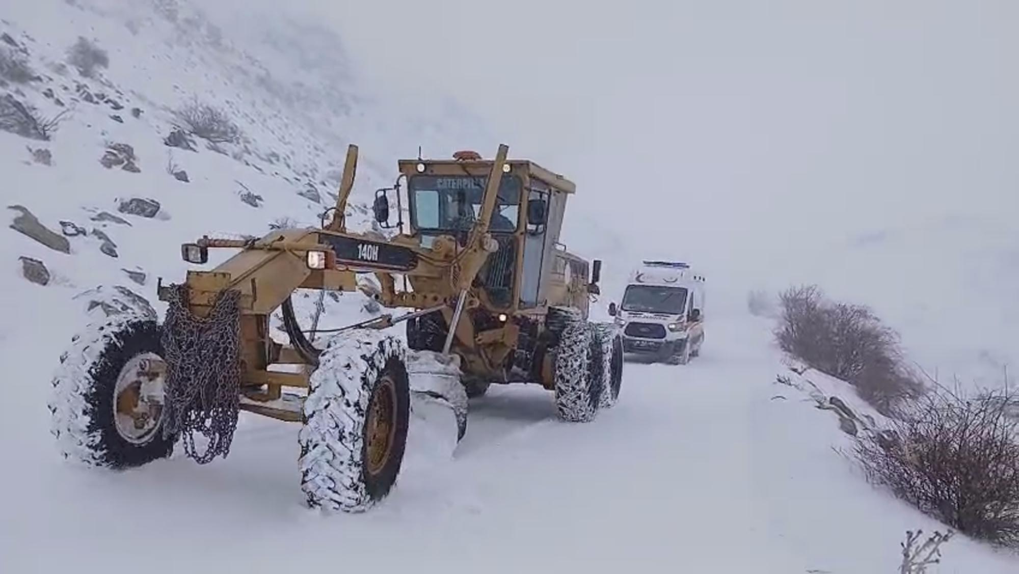 Kars’ın Digor ve Kağızman ilçelerinde etkili olan yoğun kar yağışı
