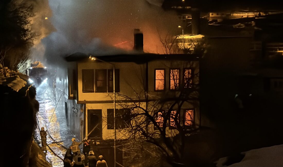 Karabük’ün Safranbolu ilçesinde bulunan 2 katlı tarihi ahşap konak, sabah