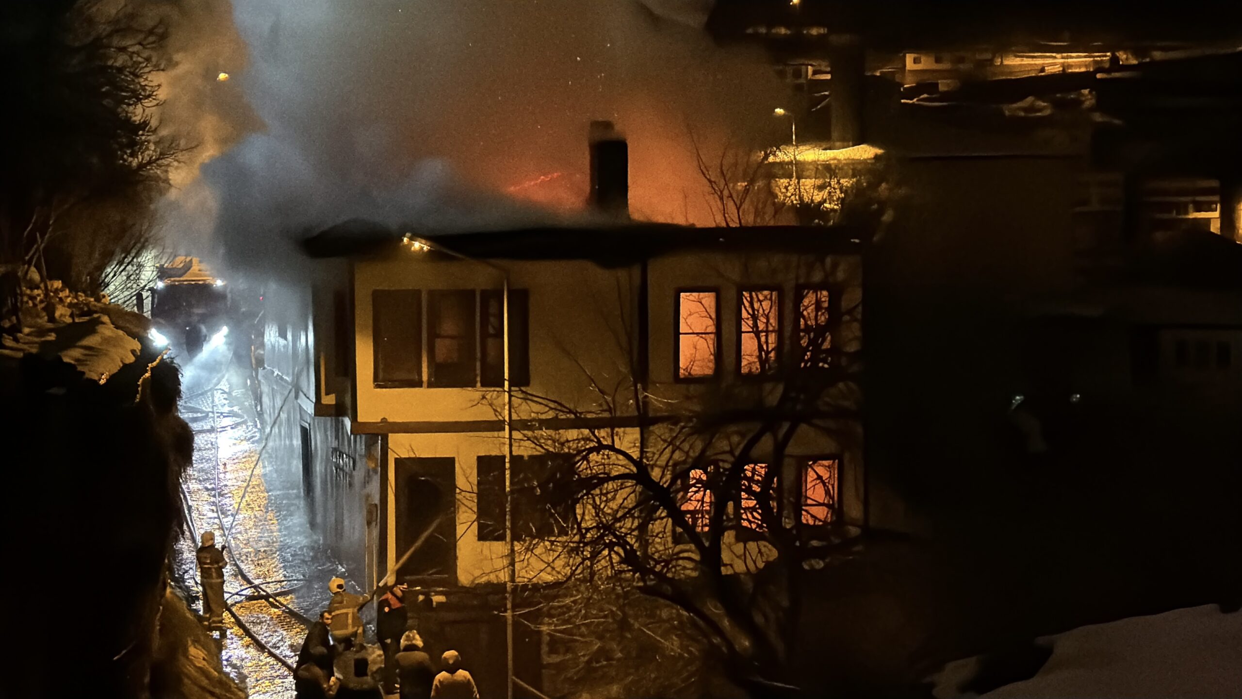 Karabük’ün Safranbolu ilçesinde bulunan 2 katlı tarihi ahşap konak, sabah