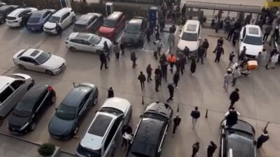 Bursa’nın Osmangazi ilçesinde, karnelerini aldıktan sonra bir alışveriş merkezinde buluşan