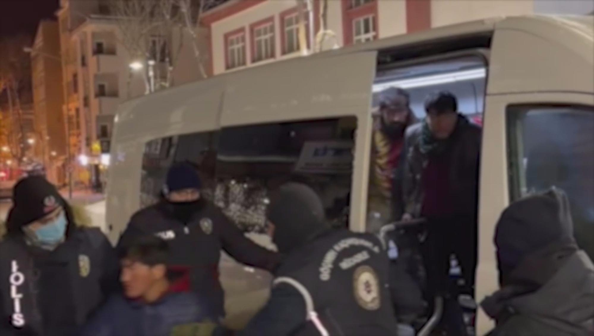 KARS’ta düzensiz göçle mücadele kapsamında gerçekleştirilen “Kalkan-1” huzur uygulamasında, bir