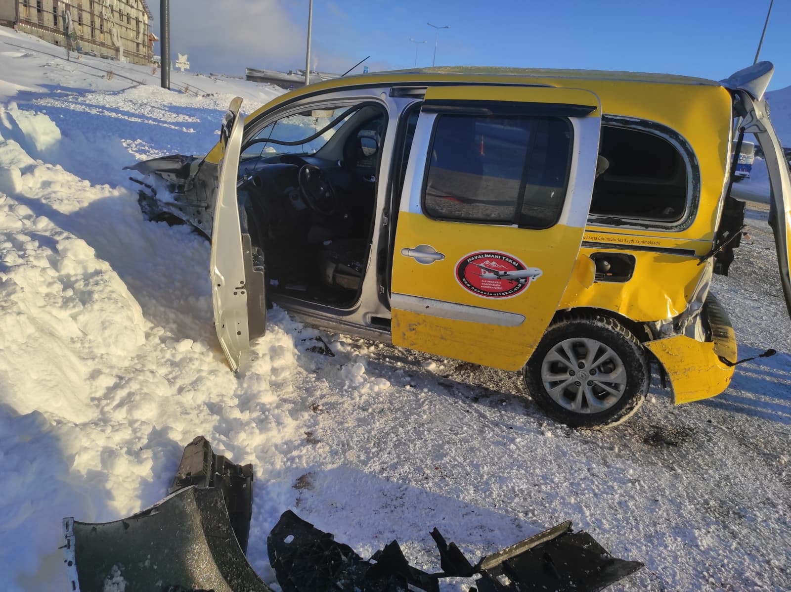 Kayseri’de yolcu minibüsü ile taksinin çarpışması sonucu meydana gelen trafik