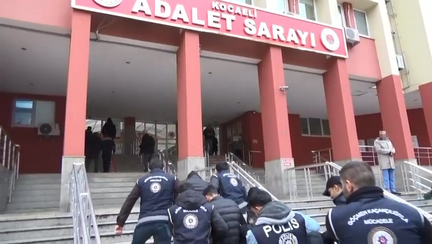 Kocaeli merkezli iki ilde düzenlenen operasyonda, iş bulma vaadiyle Türkiye’ye
