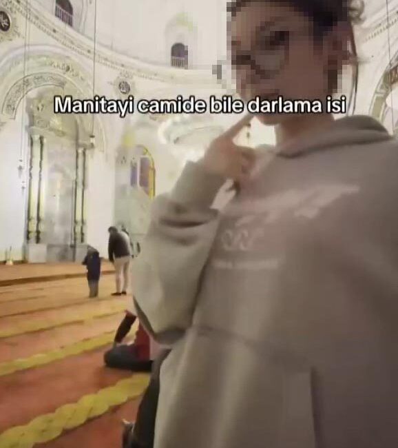 Konya’da tarihi Aziziye Camisi içerisinde çektikleri görüntüleri sosyal medyada müzik