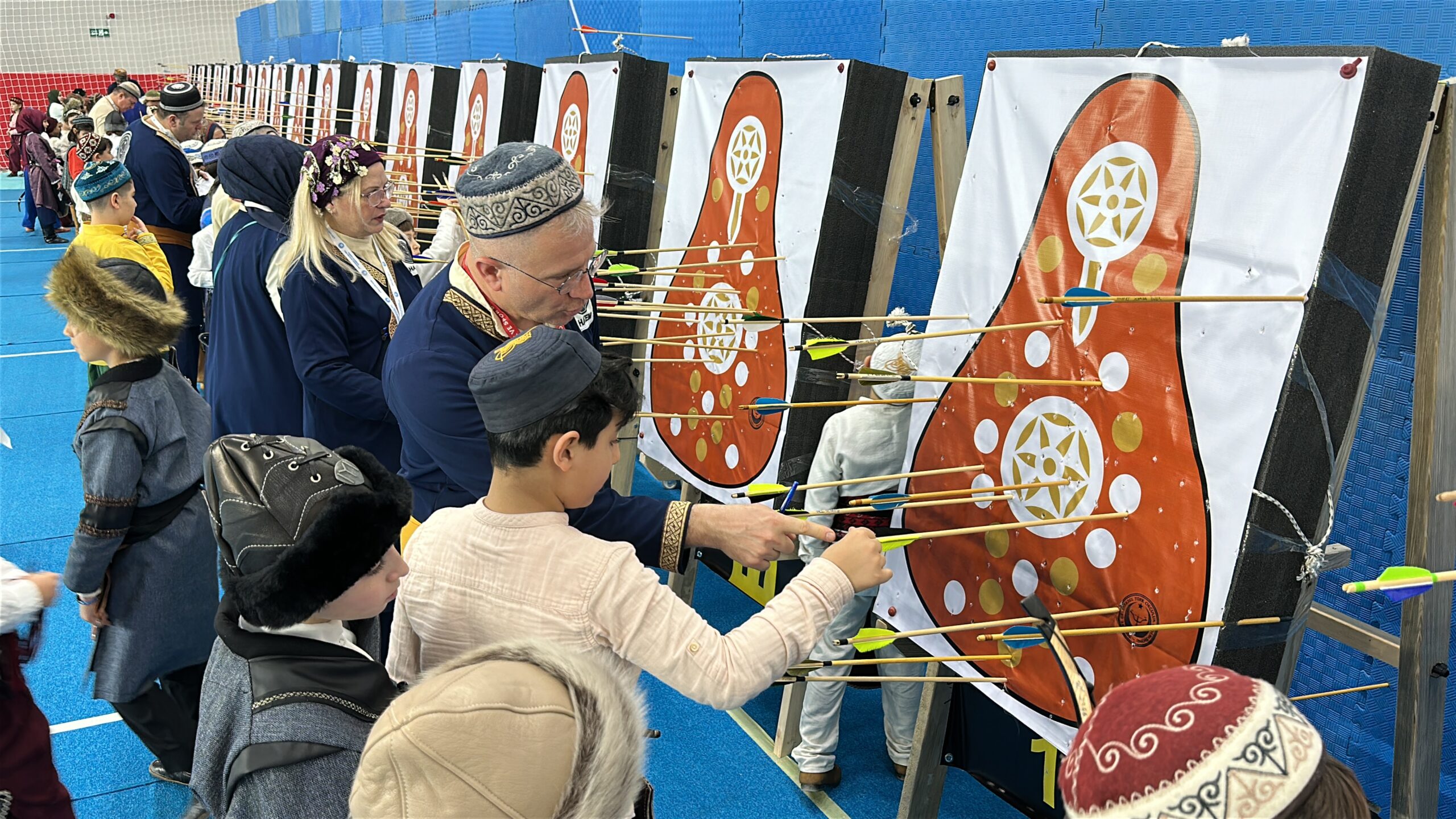 Türkiye Geleneksel Türk Okçuluk Federasyonu tarafından düzenlenen Minikler ve Yıldızlar