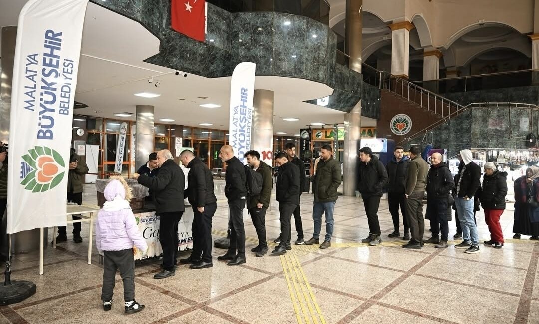 Malatya’da dün öğle saatlerinden itibaren etkisini artıran yoğun kar yağışı