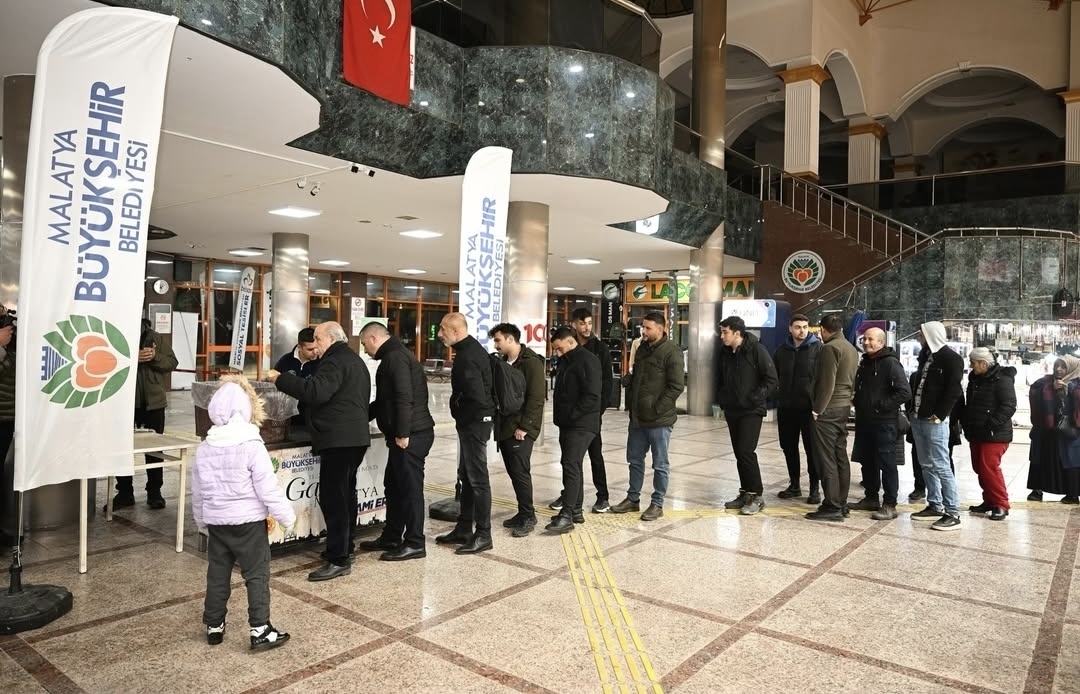 Malatya’da dün öğle saatlerinden itibaren etkisini artıran yoğun kar yağışı