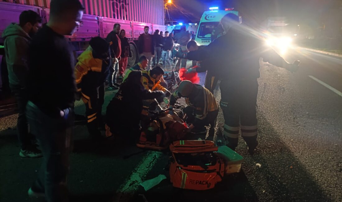 Manisa’nın Turgutlu ilçesinde bir otomobilin, yolun karşısına geçmeye çalışan bir