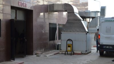 Mardin’in Kızıltepe ilçesinde özel bir hastane önünde iki grup arasında