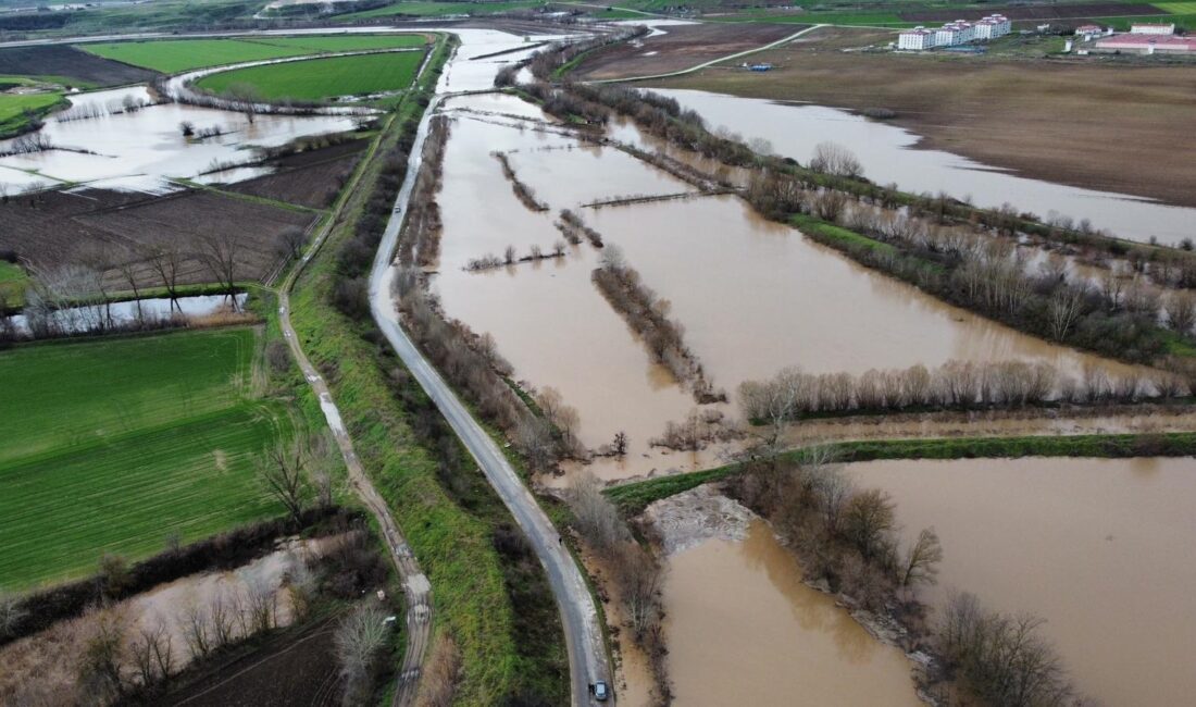 Edirne’de dün etkili olan kuvvetli sağanak yağış hayatı felç etti.