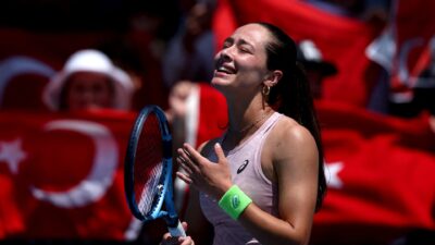 Sezonun ilk grand slam turnuvası olan Avustralya Açık’ta mücadele eden