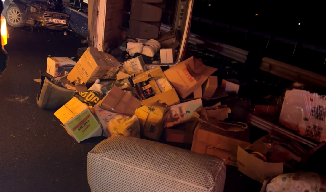 Sakarya’nın Hendek ilçesi geçişinde, Anadolu Otoyolu üzerinde otomobil ile minibüsün