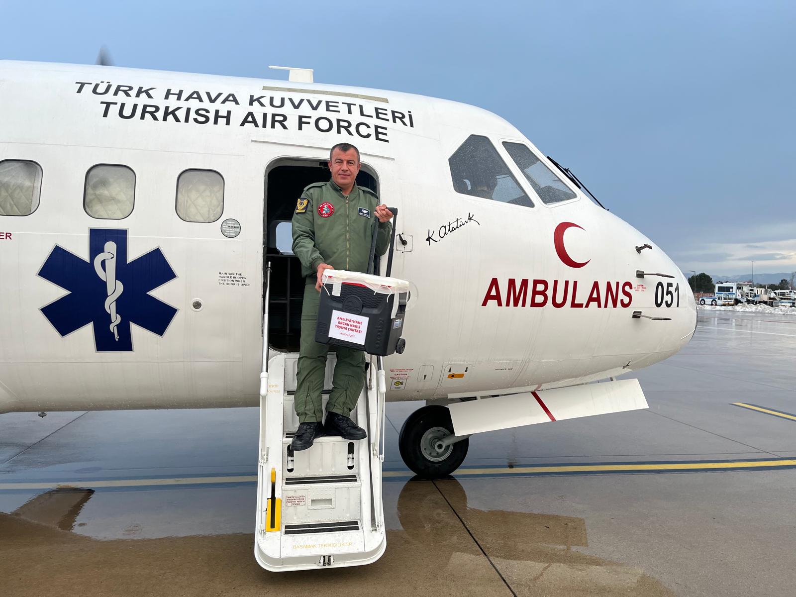 Hava Kuvvetleri’ne ait ambulans uçak, acil organ nakli bekleyen bir