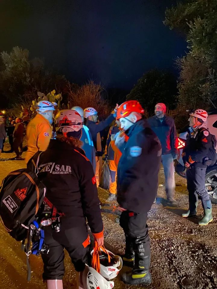 MUĞLA’nın Datça ilçesinde etkili olan sağanak yağış nedeniyle taşan dere,