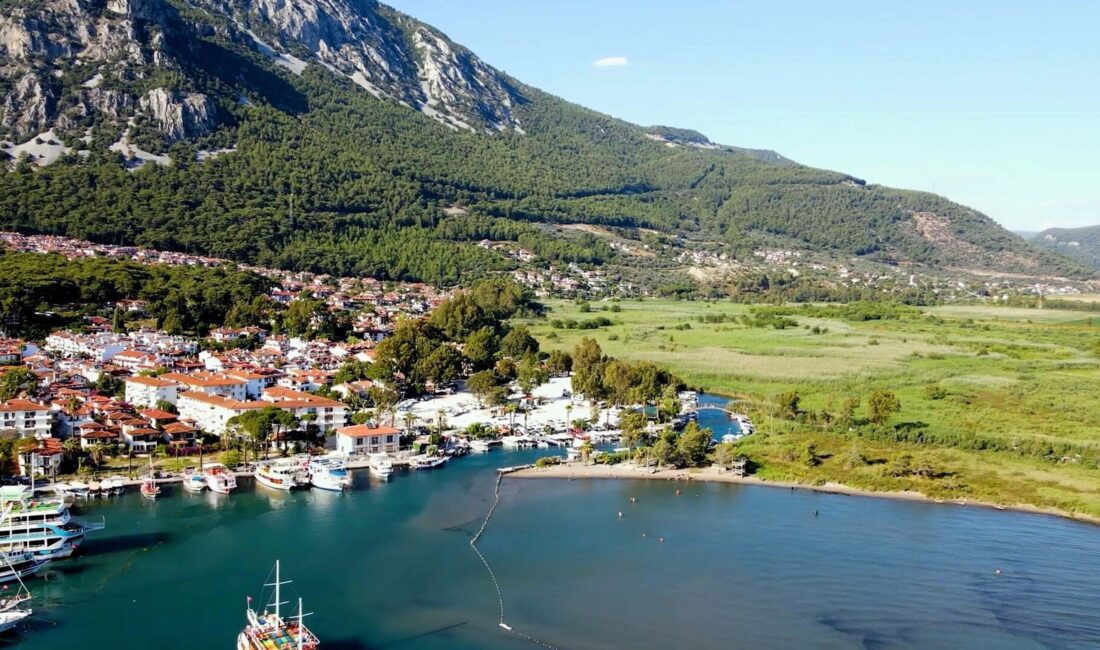 NASA’nın “Güzelliğini Yaşayın” Notuyla Paylaştığı Muğla’nın Sakin Şehri Akyaka, BM